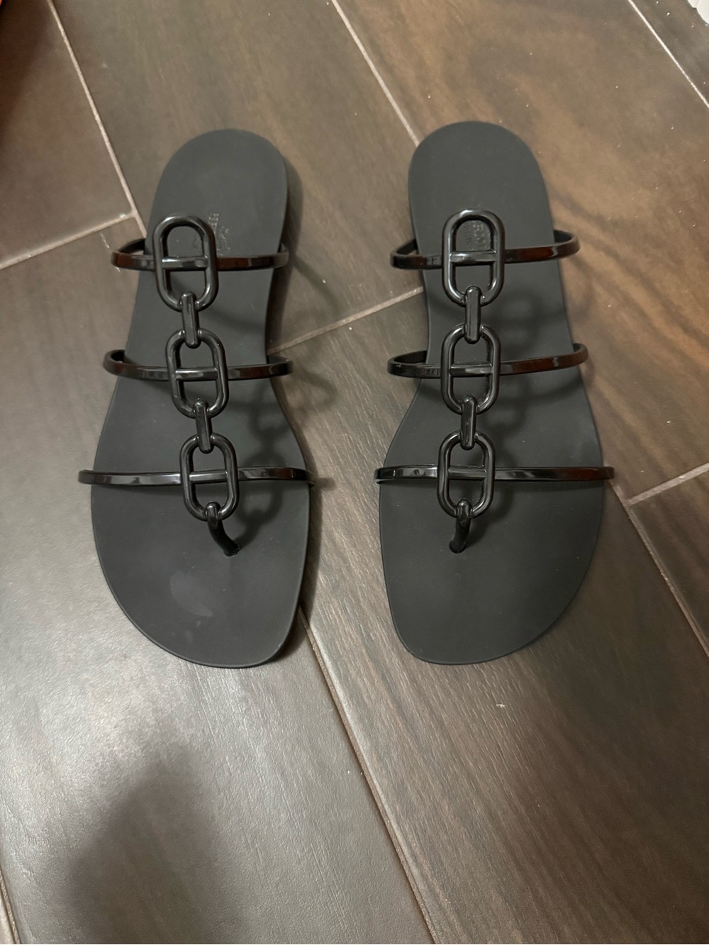 Hermes Mykonos Sandal. Black Size 40